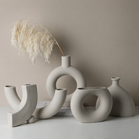 Vase en céramique moderne et simple Qianrui, finition mate haut de gamme, vase de table en céramique minimaliste, ornement pour fleurs séchées, décoration d'intérieur