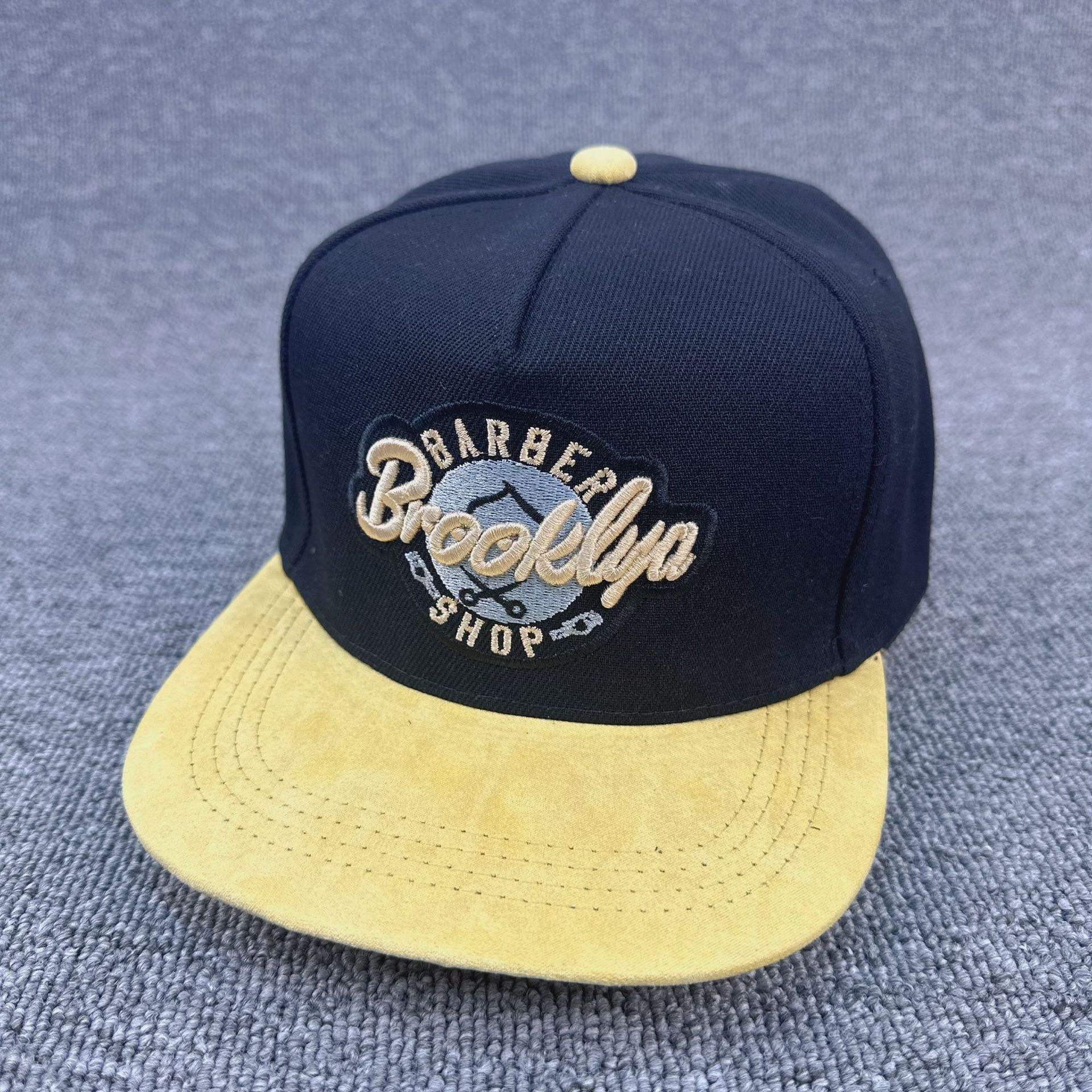 ชายคาแบนสีดำ [BARBER]