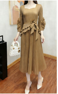 เดรสผ้าทอลายจีบระบายยาวคลุมเข่า คอเหลี่ยม แต่งระบายช่วงเอว ซักได้ เหมาะสำหรับใส่ลำลองหรือเป็นทางการในฤดูร้อน - Product Image 6