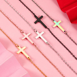 G1219 Colliers de pendentifs en forme de <span class=keywords><strong>croix</strong></span> latérale en acier inoxydable Jésus <span class=keywords><strong>Christ</strong></span> Chaîne à maillons plaquée or Collier de <span class=keywords><strong>croix</strong></span> latérale - Product Image 1