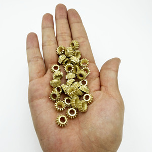 Venta al por mayor de fábrica: Engranaje de afinación de guitarra chapado en oro de hierro con 14 dientes, relación de transmisión 1:14, orificio hexagonal, cabezal de máquina, engranaje interno para <span class=keywords><strong>afinador</strong></span> de guitarra. - Product Image 5
