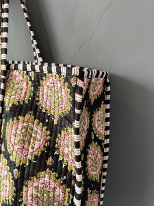 Bolsa de Mano Acolchada de Algodón con Estampado de Bloques, Reutilizable, Ligera, Resistente, Ecológica, para Viajes, Compras, Uso Diario - Product Image 3