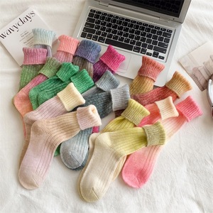 Calcetines <span class=keywords><strong>de</strong></span> lana estilo japonés Jingwen OEM, cálidos y gruesos para invierno, con efecto tie-dye degradado, calcetines holgados con ribetes para <span class=keywords><strong>botas</strong></span>. - Product Image 2