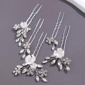 Parure de pinces à cheveux romantiques pour mariée, style bohème, faites à la main, accessoires dorés avec fleurs en argile polymère, perles et cristaux - Product Image 2