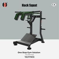 Équipement compact de Hack Squat avec supports d'épaule, poignée inclinée, plaque de repose-pieds, poteaux de poids latéraux et base renforcée pour la sécurité des jambes à domicile