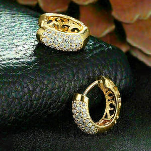 Orecchini a Cerchio di Lusso in Oro per Donne, Placcati in Oro 18K con Cristalli e Strass, Gioielli per Uso Quotidiano - Product Image 4