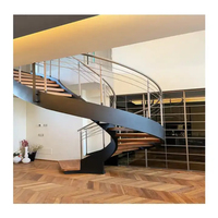 Escalier en colimaçon intérieur de luxe avec garde-corps en bois et verre sur mesure, en acier, pour maison, hôtel ou appartement contemporain