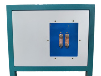 Forgeron de forge à induction 65KW, tiges de fer/tiges de cuivre/plaques d'acier sont chauffées, forgées, trempées et subissent un traitement thermique.
