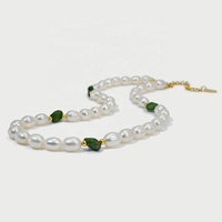 2024 nouvelle chaîne de clavicule pierre verte naturelle perle collier de perles d'eau douce pour les femmes bijoux cadeau usine personnalisé