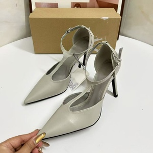 Nouvelles sandales sexy à <span class=keywords><strong>talon</strong></span> fin et bout pointu avec boucles en T et découpes, collection Printemps 2026 pour femme - Product Image 4