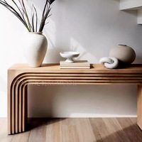 Table console de style ancien et discret pour entrée, couloir ou salon, en bois, décoration intérieure