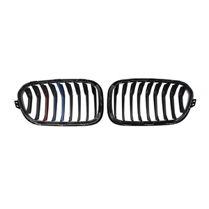 Griglia Anteriore LUMA 15-17 in ABS per <span class=keywords><strong>BMW</strong></span> <span class=keywords><strong>Serie</strong></span> <span class=keywords><strong>1</strong></span> F20 F21 2015 2016 <span class=keywords><strong>2017</strong></span>, Griglia a Singola Barra in Nero Lucido/Opaco Colore M - Product Image 6