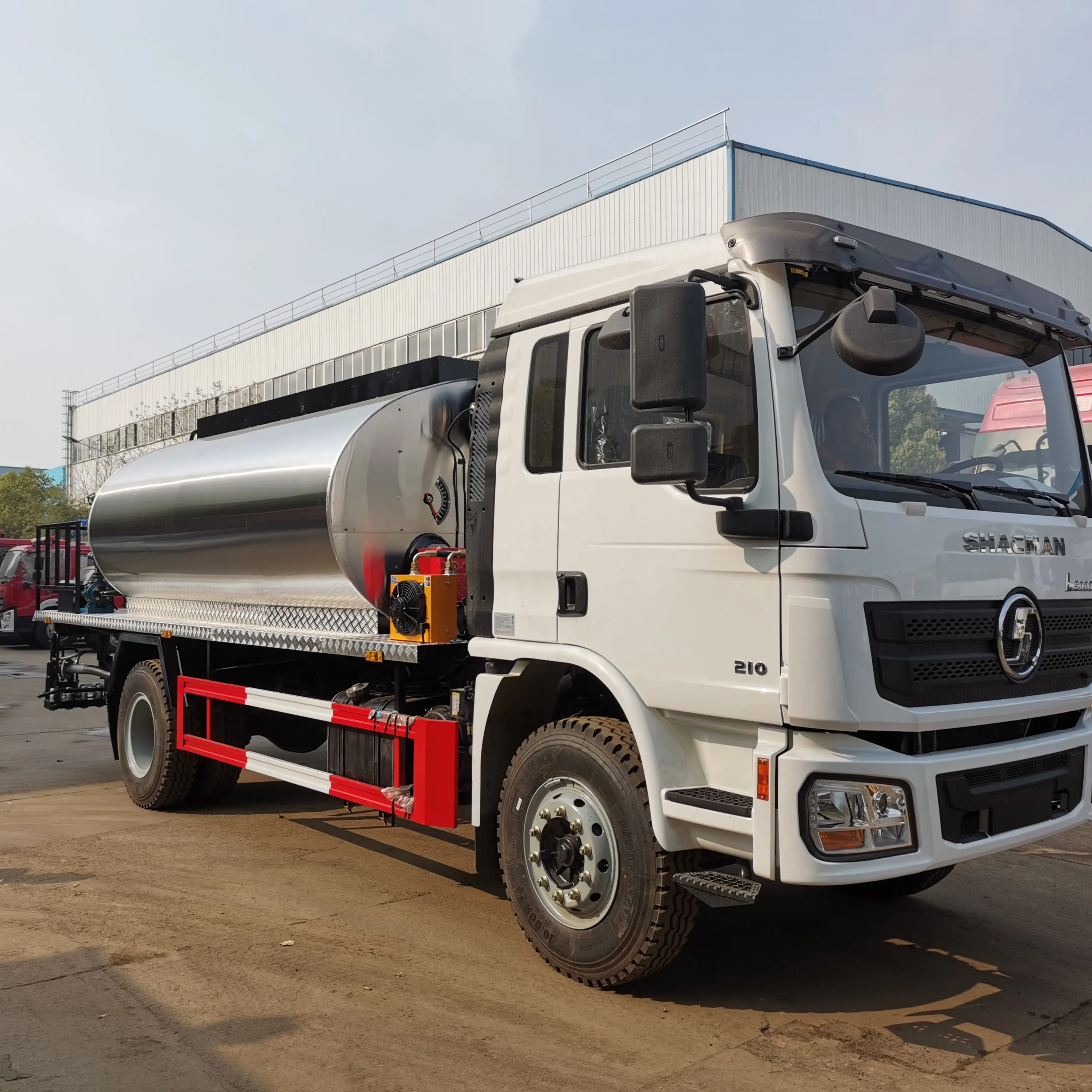 Pabrik profesional 8 ton untuk 10 ton peregang aspal bitumen semprot truk untuk dijual