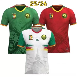 Maglia da Calcio della Nazionale del Camerun 25/26 Versione Giocatore/Tifoso Coppa d'Africa Cross Manica Corta Scollo a V 100% Poliestere - Product Image 1