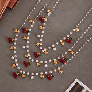 طقم مجوهرات فاخر من الفولاذ المقاوم للصدأ بتصميم قلب الكرز الفرنسي، مع لؤلؤ صناعي جديد وسوار وقلادة بأسلوب عصري - Product Image 4