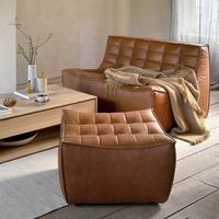 Minimalistisches Ecksofa aus Kunstleder mit quadratischen Ecken, modular, wandelbar, getuftet, Holzbeine, Wohnzimmermöbel