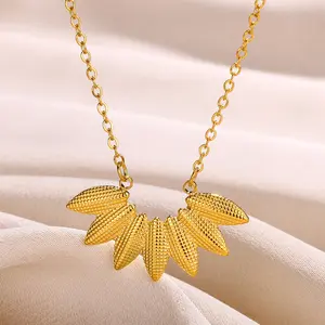 Fashionable Stainless Steel Sunflower Pendant Necklace Gold Plated Alloy Jewelry for Women Unisex Wedding Engagement Party Gift