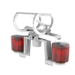 Feux de signalisation solaires à LED à double tête RT-JS001 IP67 12V avec cadre en aluminium rouge pour la sécurité routière - Product Image 2