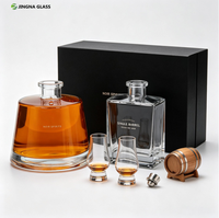 Bouteille de liqueur en verre transparent conique personnalisée, bouteille vide pour whisky et brandy avec emballage personnalisé