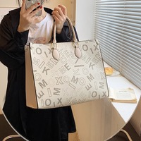 Sac à main en PU grande capacité pour femme toutes saisons, pochette matelassée tendance, forme carrée, avec bandoulière décorative et fermeture éclair