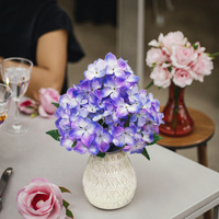 Bunga Hydrangea Buatan Realistis Gaya Ins dengan Pot Keramik Dekorasi Rumah Pernikahan Hari Valentine Natal