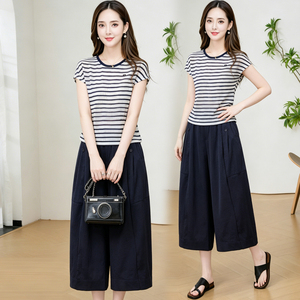 <span class=keywords><strong>Ensemble</strong></span> 2 pièces pour femmes <span class=keywords><strong>en</strong></span> gros : T-shirt rayé d'été + <span class=keywords><strong>Pantalon</strong></span> court à jambes larges – Tenue décontractée OEM - Product Image 5