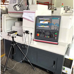 Torno Automático CNC de Cabezal Deslizante SM125 Estilo Suizo, Centro de Torneado y Fresado de 5 Ejes con Doble Husillo para Piezas Pequeñas de Precisión - Product Image 2