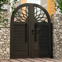 Portails battants en aluminium cintrés sur mesure pour entrées extérieures de villas et d'appartements - Design moderne, portail de sécurité durable
