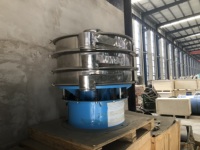 Machine de tamisage de manioc 60 Mesh, équipement de criblage vibrant haute efficacité pour petite usine de production de garri au Ghana