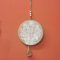 Nouvelle Décoration Murale Ronde Style Art Déco Ferme, en MDF Blanc Lavé Sculpté, à Suspendre avec Corde