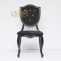 Chaise de salle à manger moderne gothique noire en gros, dossier bouclier à boutons en cristal, chaise de mariage de luxe en velours de style français pour hôtel et fête