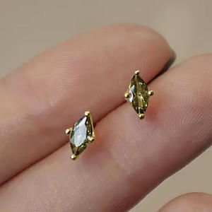 Orecchini a perno E3832 in oro con pietra naturale taglio marquise, minimalisti da donna per tutti i giorni, con montatura a griffe - Product Image 4