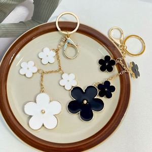 Llavero y Anillo de Llaves de Metal con Diseño Personalizado Esmaltado con Flores al Estilo Coreano para Mujer - Decoración de Moda para Bolsos - Product Image 2