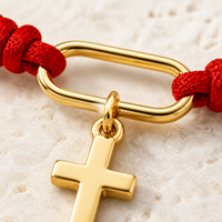 Bracelet en fil de polyester rouge Go2boho avec breloque en forme de croix et détails plaqués or, bijoux religieux chrétiens