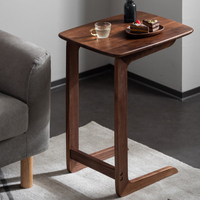 Table d'appoint en forme de C en bois massif de noyer américain moderne et minimaliste, personnalisable, pour les petits espaces ou l'utilisation d'un ordinateur portable