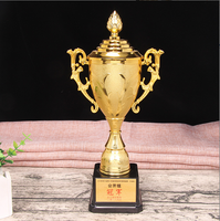 Le trophée en plastique de modèle de gloire de vente directe de fabricant de Wenzhou peut personnaliser le prix abordable de logo de base de trophée