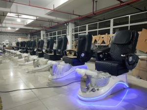 Équipement de salon de manucure luxueux, fauteuil de soin des pieds blanc, fauteuil de pédicure moderne inclinable et réglable avec massage électrique - Product Image 1
