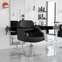 Fauteuil de Barbier Moderne pour Salon d'Architecture, avec Détails Métalliques Géométriques