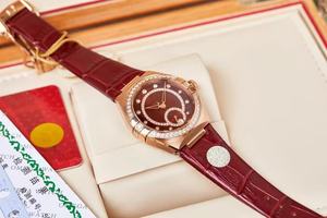 Montres mécaniques élégantes vintage pour femmes, tendance et très vendues, avec diamants rouges - Product Image 3