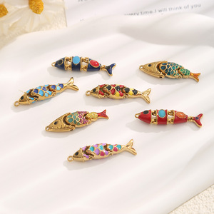 Breloques colorées en émail et acier inoxydable en forme de poisson rouge, mobiles, pour la <span class=keywords><strong>fabrication</strong></span> de bijoux (bracelets et colliers) en gros - Product Image 4
