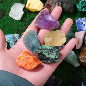 Vente en gros de pierres de guérison naturelles en quartz rose mélangées avec d'autres cristaux de pierre brute artisanale pour les mariages et les cadeaux - Product Image 2