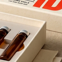 Boîte rigide personnalisée avec couvercle et base blancs pour flacons de peptides, logo UV sélectif sur éponge, impression offset sur carton, soins personnels