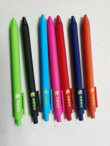 Stylo gel rétractable de 0.5mm avec logo personnalisé de haute qualité Macaron multicolore Gel de silice fabriqué en plastique durable pour la promotion - Product Image 3