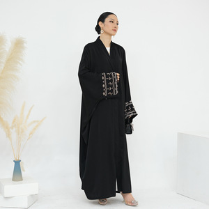 Turbanti di Lusso Dubai all'Ingrosso, Abiti Islamici da <span class=keywords><strong>Donna</strong></span> Lunghi fino al Pavimento con Apertura Frontale e Ricami sulle Maniche in Poliestere per Matrimoni Autunnali - Product Image 3