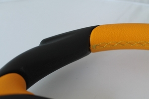 Volante Universale Sportivo TRAPLY 320mm in PU per Golf Cart - Product Image 6