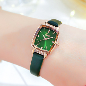 Reloj de Cuarzo Rojo con Correa de Cuero y Diamantes de Imitación, Esfera Analógica de 30 mm, Elegante Reloj de Moda para Mujer - Product Image 2