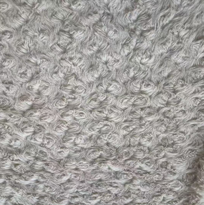 Tissu en fausse fourrure de mouton <span class=keywords><strong>bouclée</strong></span> en gros, peluche épaisse et chaude, polaire <span class=keywords><strong>bouclée</strong></span> multicolore pour commandes en gros - Product Image 1