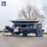 Camping-car hybride CAMPTRL avec côtés rigides, lits escamotables en toile, léger et facile à remorquer pour les week-ends
