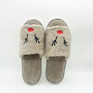 Pantofole in Peluche con Ricamo a Forma <span class=keywords><strong>di</strong></span> Renna Natalizia per Genitori e Figli, Calde Pantofole Invernali con Punta Aperta in Finta Pelliccia per Uomo, Donna e Bambini - Product Image 4