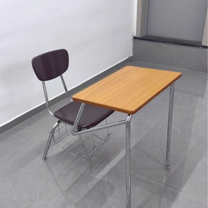 Conjunto de escritorio y silla para estudiantes, con superficie de madera, estructura metálica, diseño minimalista, para uso escolar. - Product Image 4